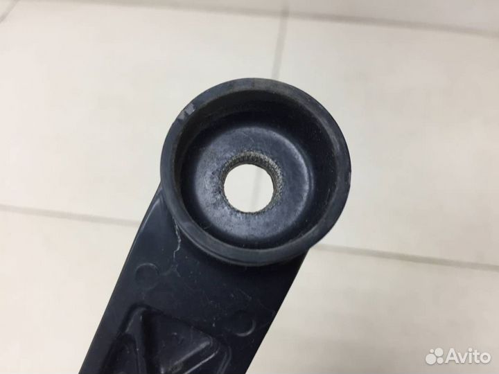 Поводок стеклоочистителя передний правый Hyundai S