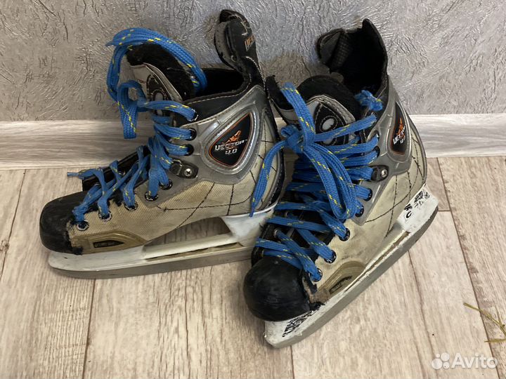 Коньки хоккейные ccm vector