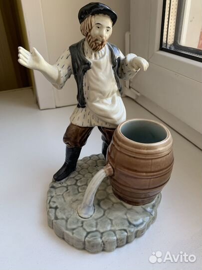 Фарфоровая статуэтка Кузнецов М.С