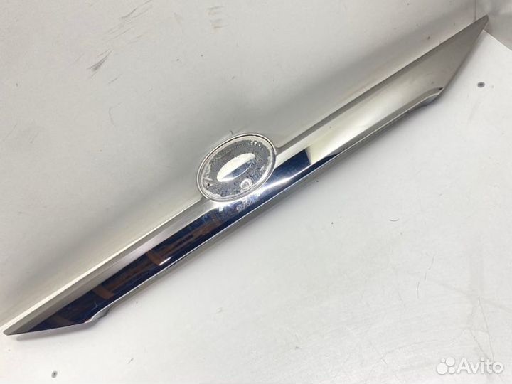 Молдинг багажника задний Toyota Camry V50