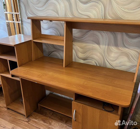 Письменный стол