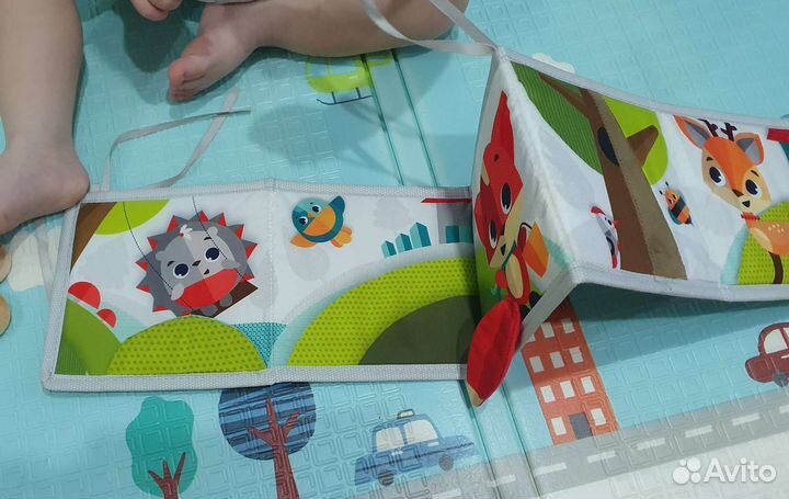 Развивающая книжка tiny love