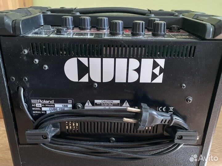 Комбоусилитель для гитары и бас-гитары