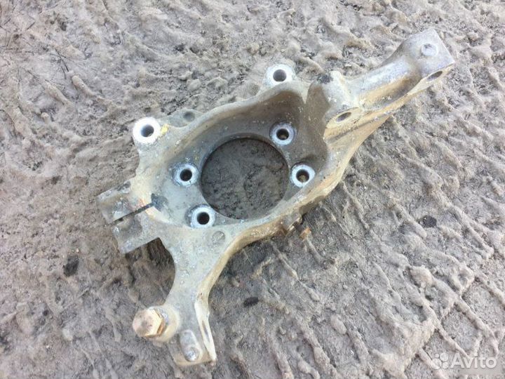 Кулак передний правый Nissan Teana J32 2008-2013