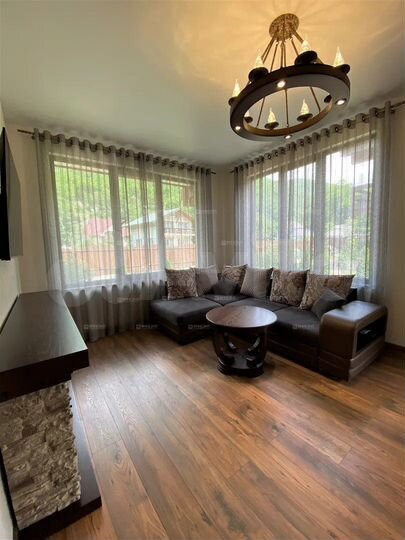 Коттедж 285 м² на участке 6,5 сот.