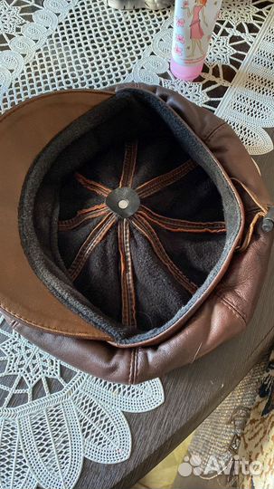 Кепка кожаная женская