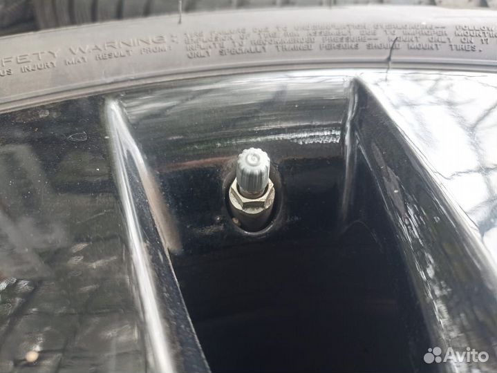 R17 Bridgestone Blizzak LM-001 225/50, PCD 5x120 DIA 72.6