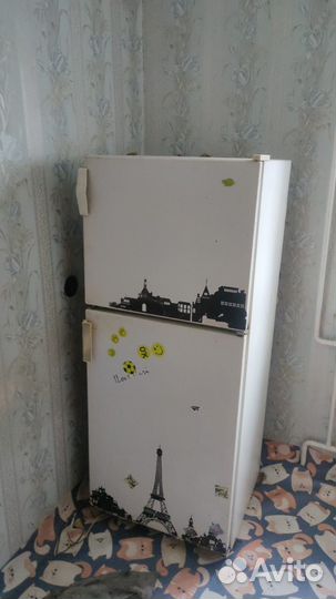 Холодильник старый в рабочем состоянии