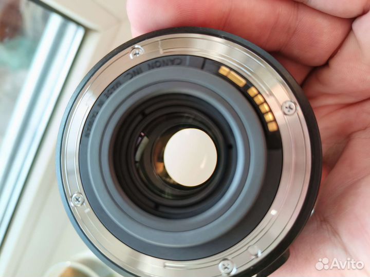 Canon EF-S 15-85mm f/3.5-5.6 IS USM