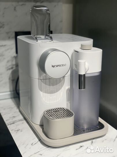 Капсульная кофемашина nespresso с капучинатором