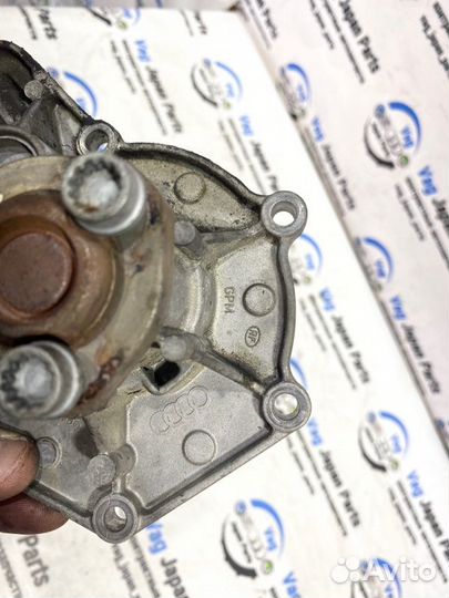 Помпа Audi A5 T8 cala 2008