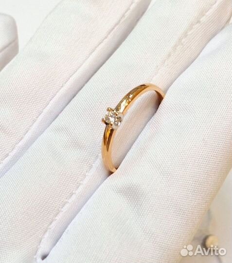 Золотое кольцо с камнем 18р