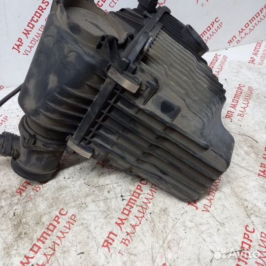 Корпус воздушного фильтра Volkswagen Touareg AZZ