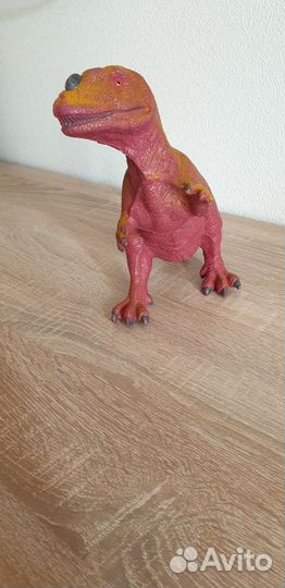 Игрушка динозавр