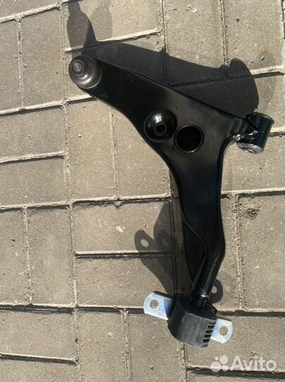Рычаг передний левый нижний