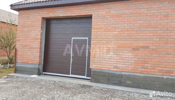 Секционные ворота