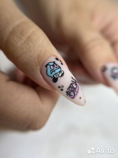 Маникюр с покрытием гель-лаком