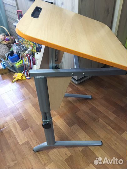 Детский стол парта