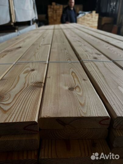 Частные постройки с досками из лиственницы