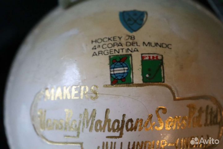 Хоккейный мяч с клеймом