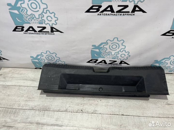 Обшивка багажника Volkswagen Polo 5