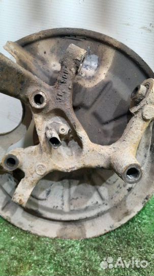 Кулак задний левый Audi A3 8P 1.6 BSE (102 Л.С.)