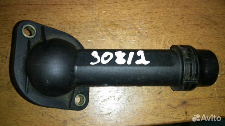 Фланец двигателя системы охлаждения Skoda Superb 2