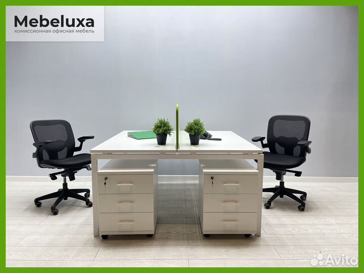 Стол на 2 рабочих места с перегородкой