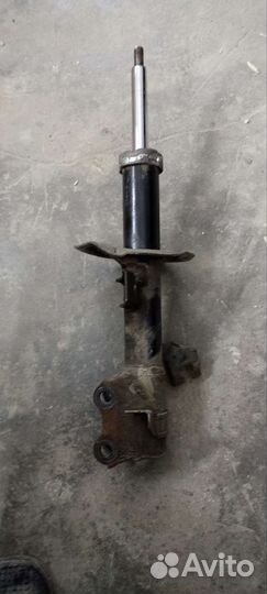 Амортизатор nissan tiida