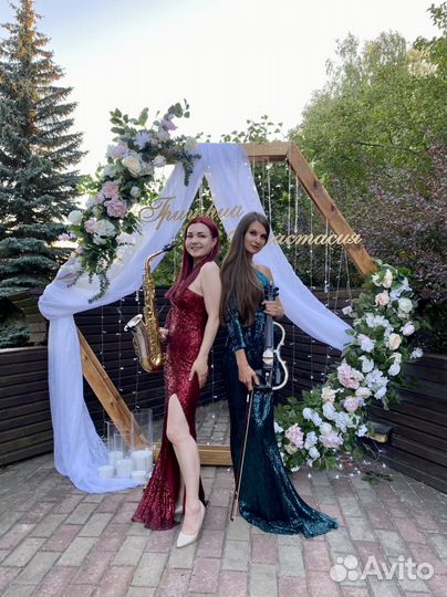 Саксофонистка / музыкант на праздник