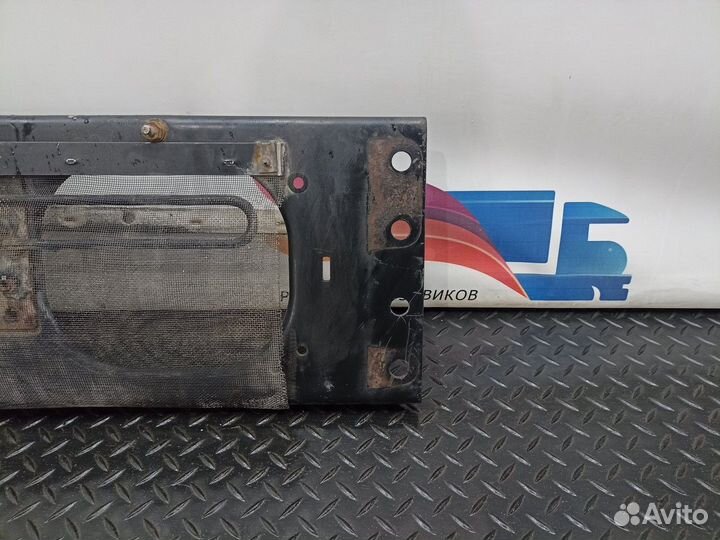 Кронштейн решетки радиатора Volvo FH