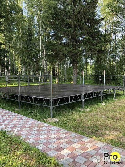 Уличный подиум из стали