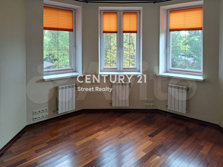 Дом 604 м² на участке 20 сот.