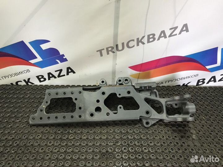 Кронштейн переднего бампера правый