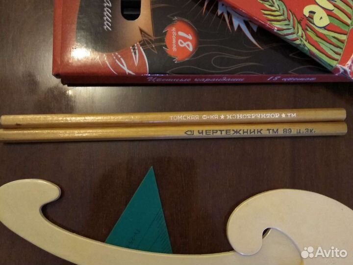 Канцелярия разная: карандаши, линейки, треугольн