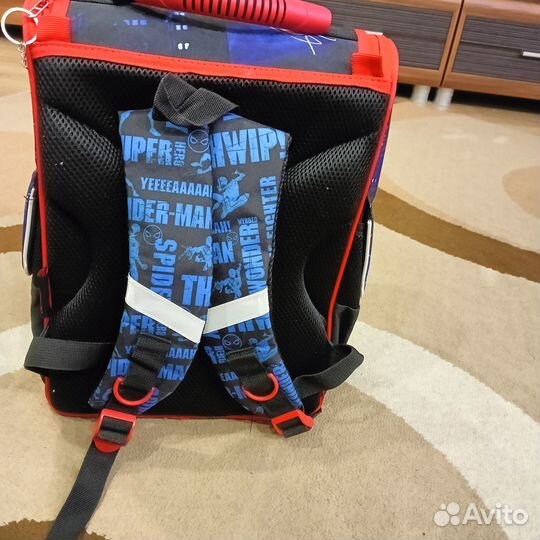 Ранец школьный для мальчика в отличном состояние