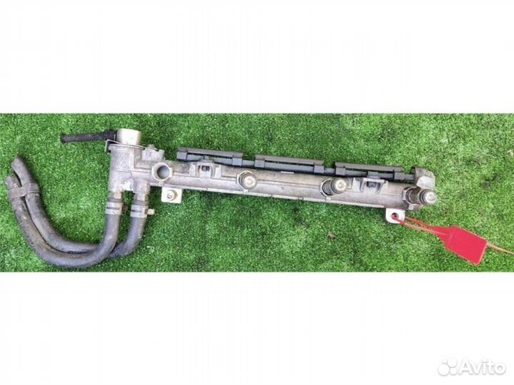 Топливная рампа Volkswagen Golf 1999