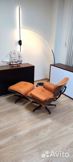 Eames chair в уникальном апельсиновом цвете