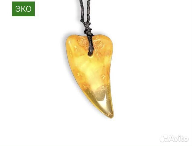 Янтарный кулон Клык