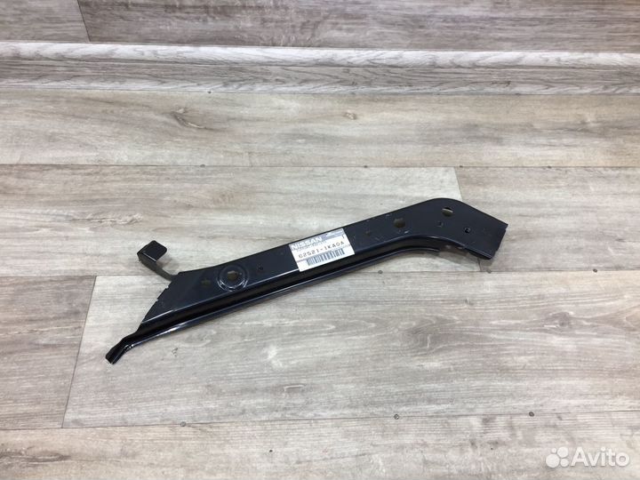 Верхняя левая часть передней панели Nissan Juke