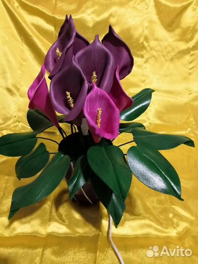 Горшочек цветов каллы. Светильник