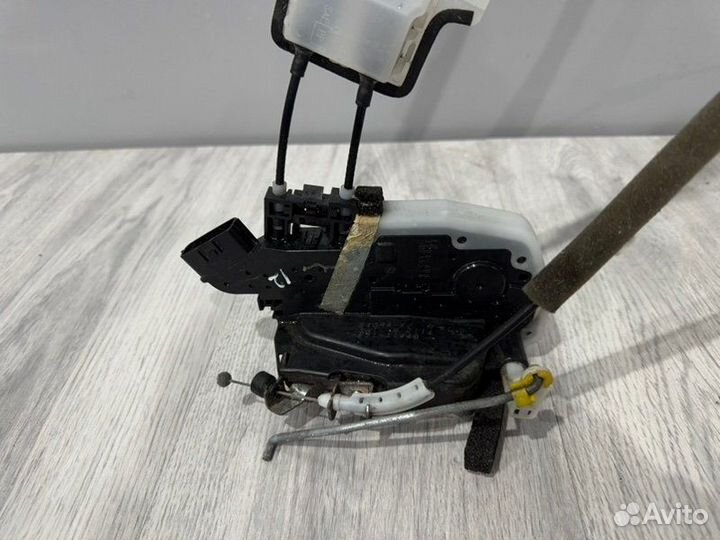Замок двери передней левой Nissan Teana J32 VQ25