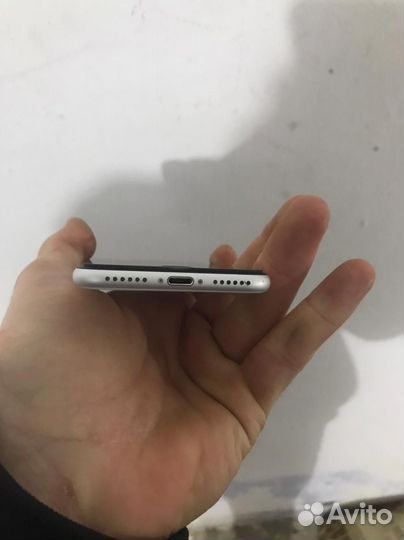 iPhone SE (2020), 128 ГБ