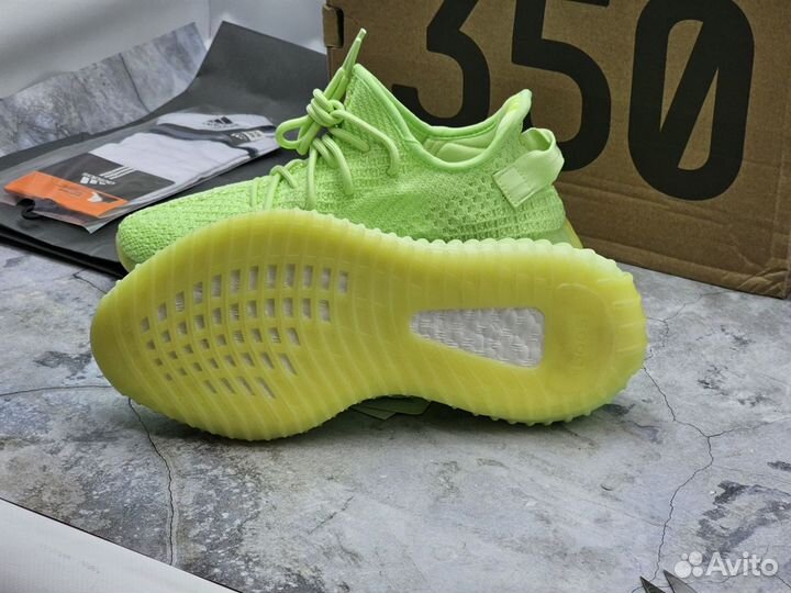 Кроссовки Adidas Yееzy Boost 350 V2 Glow