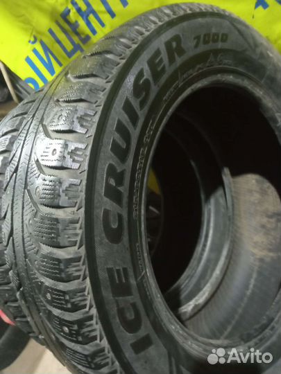 Bridgestone Ice Cruiser 7000 215/60 R16