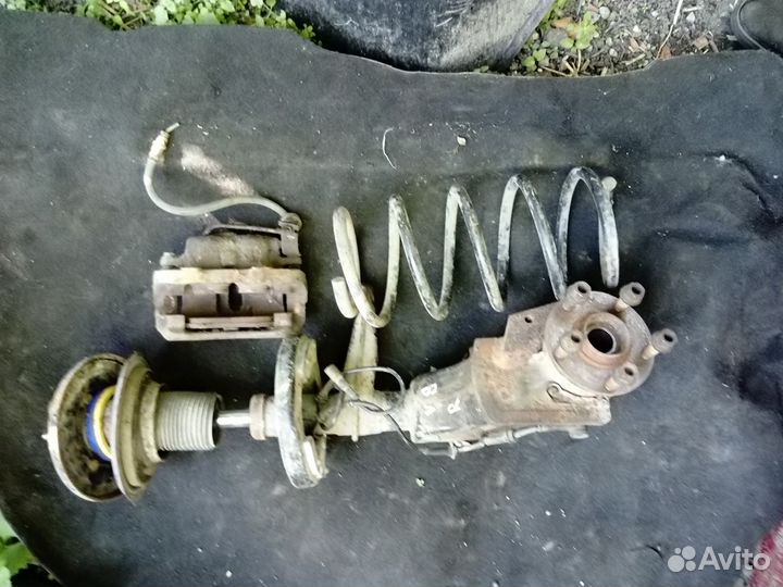 Передние стойки на Ауди V8 3.6i 1990 г.в