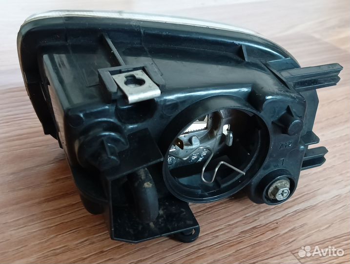 Фара противотуманная (туманка) nissan tino