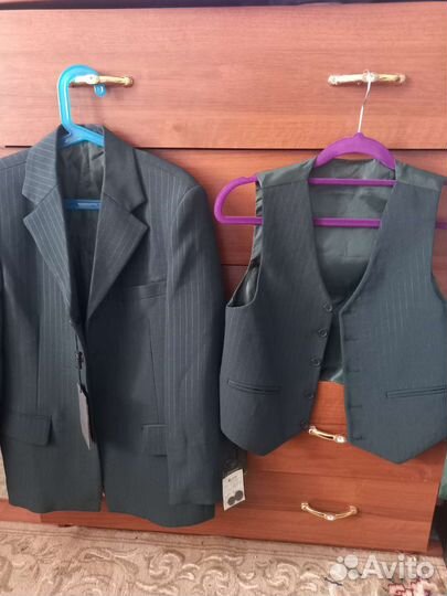 Зеленый Пиджак школьный и жилет новые