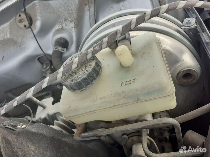 Бачок тормозной жидкости Mercedes Benz S220