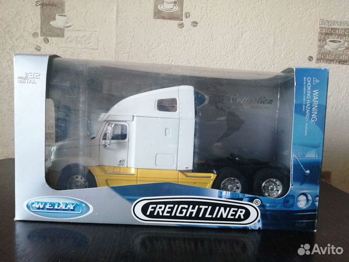 Модель freightliner 1/32